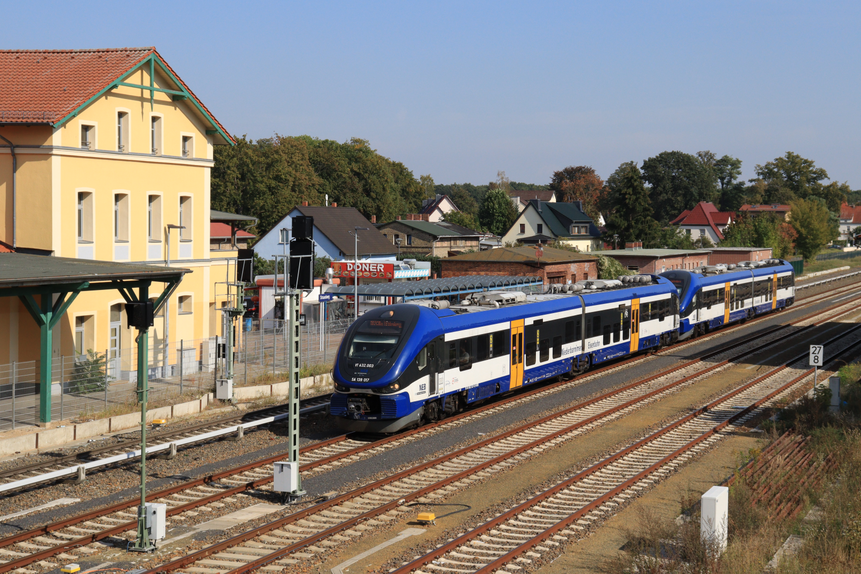 Das Foto zeigt Dieseltriebwagen des Typs "Link" im Einsatz bei der NEB.