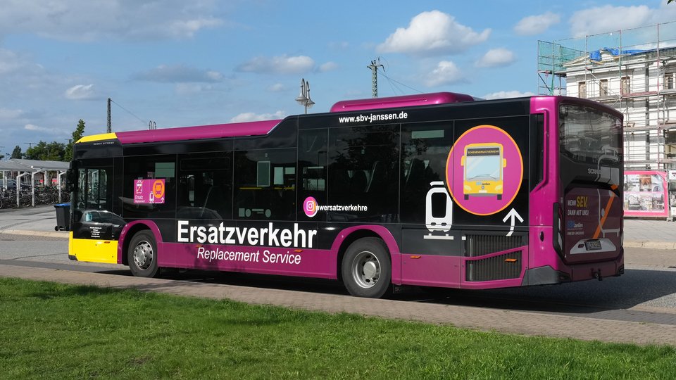 Ersatzverkehr Generalsanierung Hamburg-Berlin DB InfraGO - Generalsanierung Hamburg-Berlin Ein Bus von etwa 200 der Ecovista für die Durchführung des Schienenersatzverkehrs (SEV)